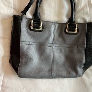 Tignanelli Medium Gray Silver Black Leather Bag Purse Crossbody Adjustable Strap